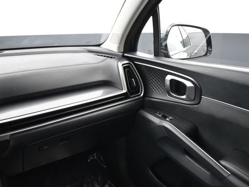 Used 2024 Kia Sorento S image 14