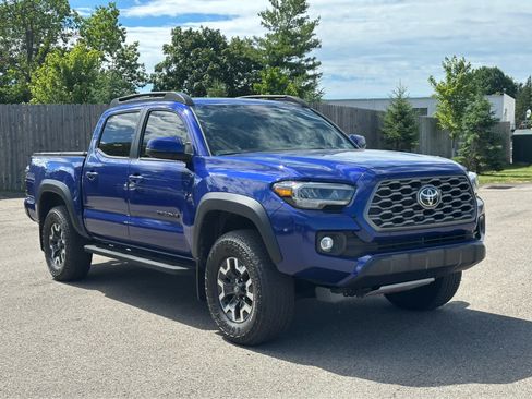 Used 2023 Toyota Tacoma TRD Off-Road w/ Technology Package AWD/4WD image 3