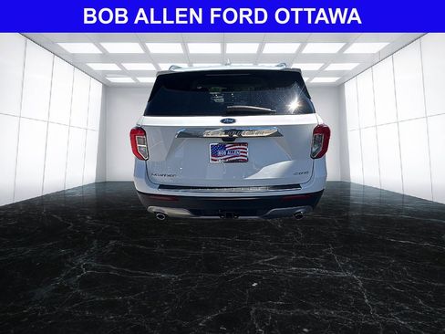 Used 2023 Ford Explorer Limited w/ Equipment Group 301A AWD/4WD image 3