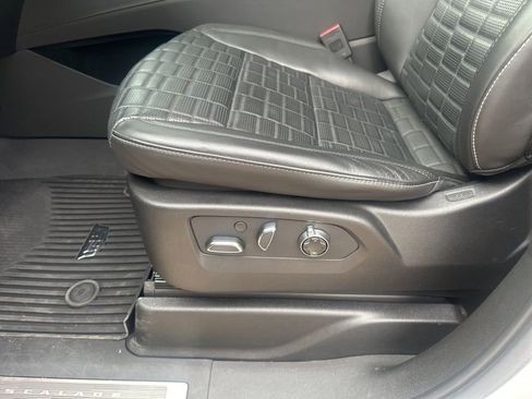 Used 2024 Cadillac Escalade Premium Luxury Platinum image 17