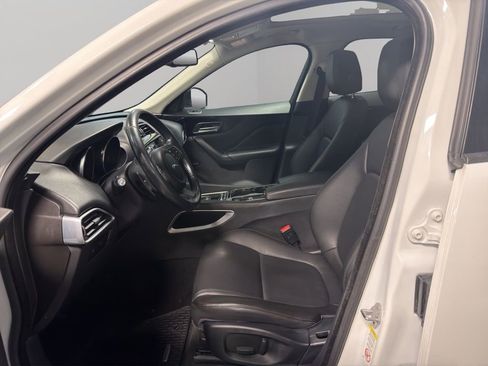 Used 2017 Jaguar F-PACE Premium image 9