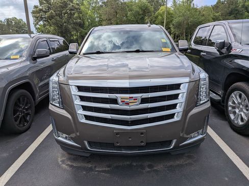 Used 2016 Cadillac Escalade Premium AWD/4WD image 2