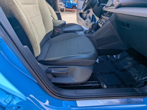 Used 2022 Volkswagen Taos SE w/ Panoramic Sunroof Package image 13