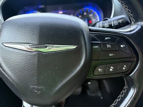 Used 2019 Chrysler Pacifica Touring Plus FWD image 14