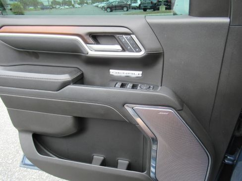 Used 2024 GMC Sierra 1500 Denali AWD/4WD image 18