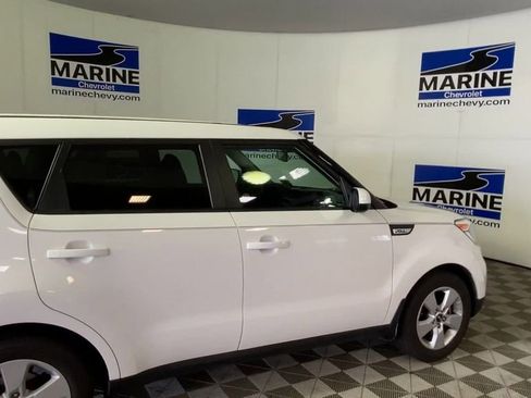 Used 2019 Kia Soul w/ Convenience Package FWD image 2
