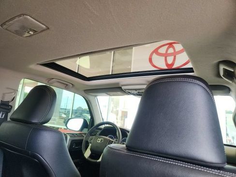 Used 2016 Toyota 4Runner Limited AWD/4WD image 28