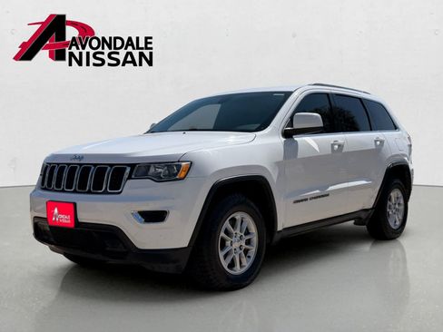 Used 2018 Jeep Grand Cherokee Laredo AWD/4WD image 2