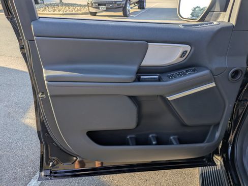 Certified 2025 Ford Expedition Active AWD/4WD image 15