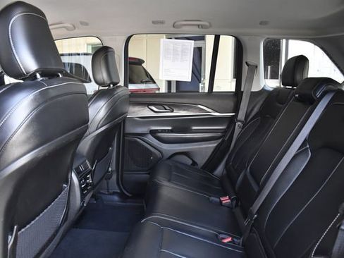 Used 2023 Jeep Grand Cherokee Limited AWD/4WD image 24