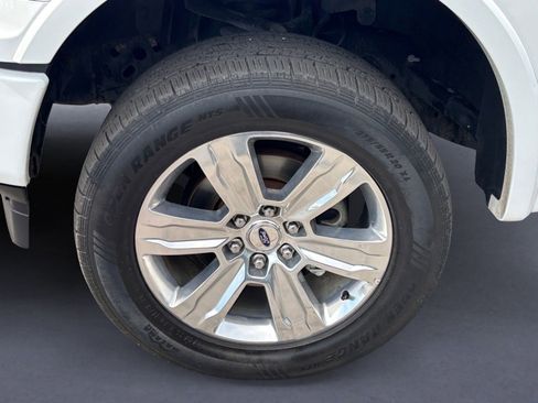 Used 2018 Ford F150 Lariat w/ Equipment Group 502A Luxury AWD/4WD image 14