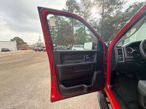 Used 2018 RAM 1500 Express w/ Express Value Package image 18