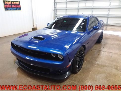 Used 2022 Dodge Challenger R/T image 4
