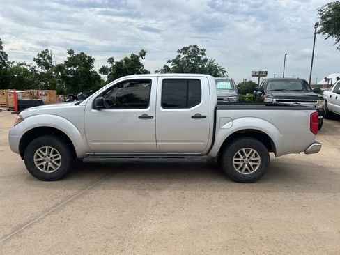Used 2016 Nissan Frontier SV w/ SV Value Truck Package AWD/4WD image 2