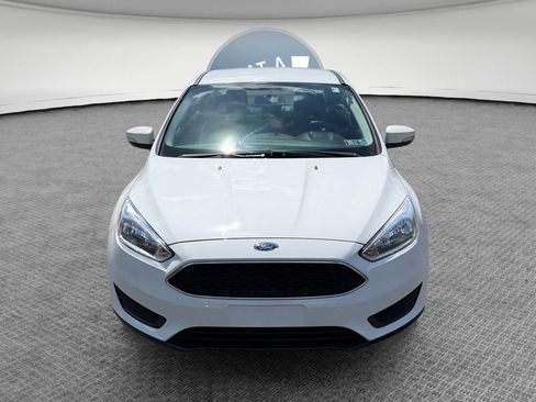 Used 2018 Ford Focus SE w/ Cold Weather Package FWD image 9
