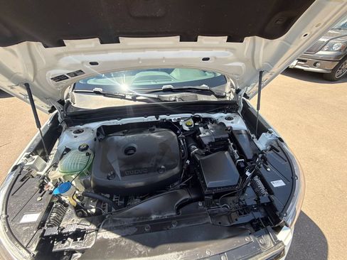 Used 2019 Volvo XC40 T5 R-Design AWD/4WD image 10