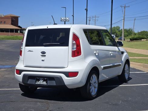 Used 2012 Kia Soul + w/ Audio Pkg FWD image 7