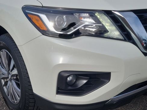 Used 2018 Nissan Pathfinder SL image 5