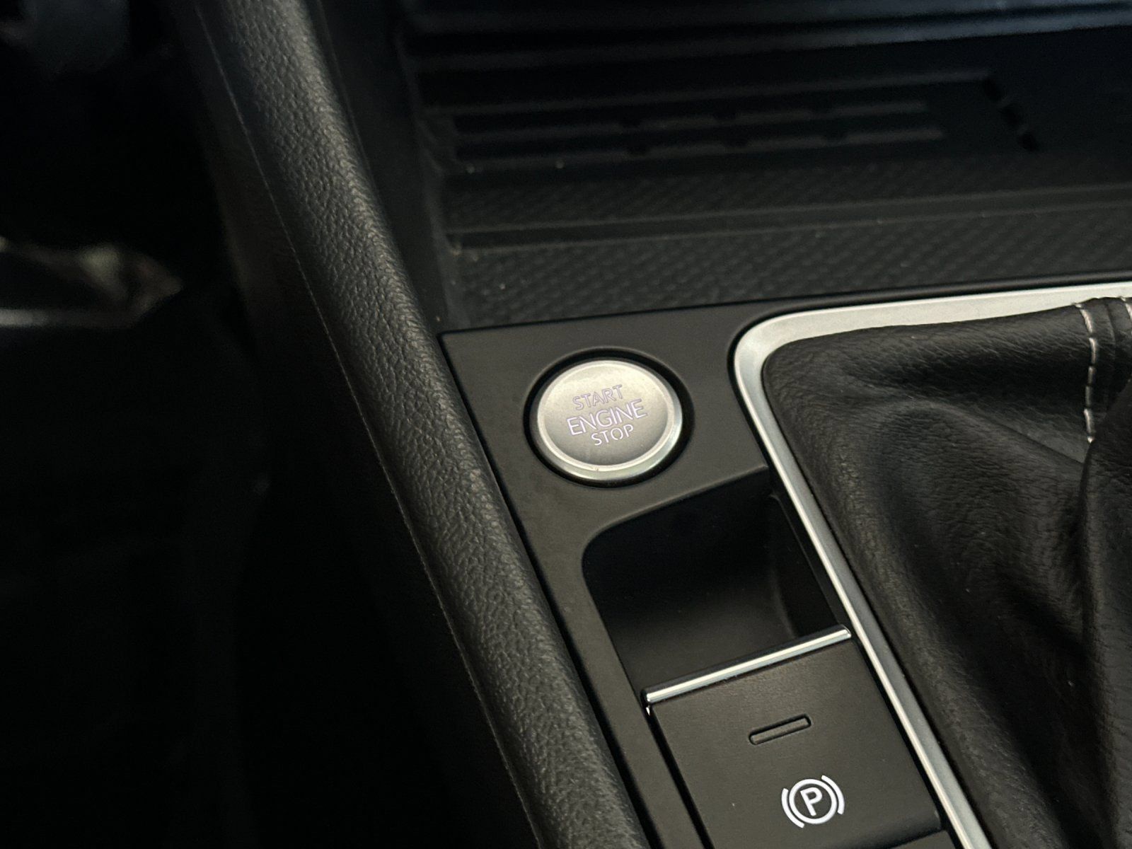 Used 2025 Volkswagen Jetta SE FWD image 20