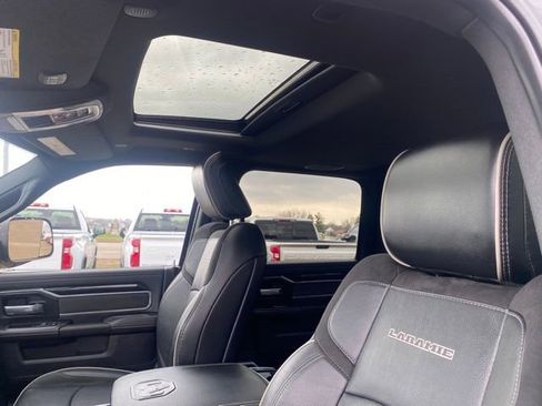 Used 2022 RAM 2500 Laramie w/ Night Edition AWD/4WD image 10