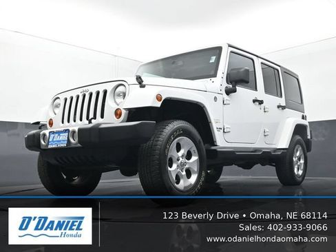 Used 2013 Jeep Wrangler Unlimited Sahara w/ Trailer Tow Group AWD/4WD image 9