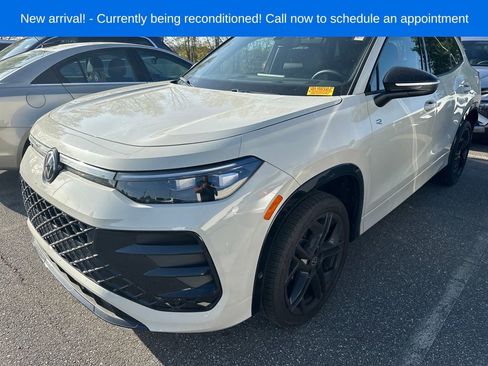 Used 2026 Volkswagen Tiguan SE R-Line image 1