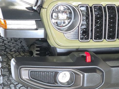 Used 2025 Jeep Wrangler Unlimited Rubicon image 10