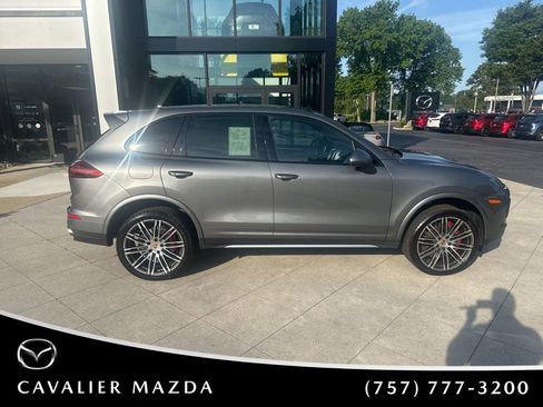 Used 2018 Porsche Cayenne Turbo AWD/4WD image 2