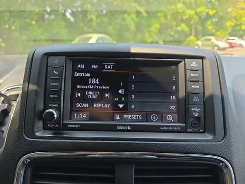 Used 2018 Dodge Grand Caravan SXT FWD image 25