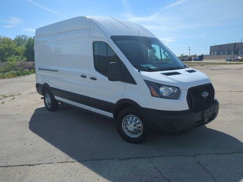 Used 2025 Ford Transit 250 148 High Roof AWD image 2