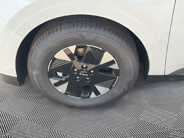 New 2026 Kia Carnival LXS FWD image 30