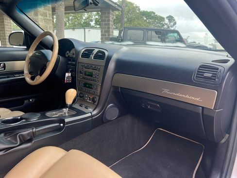 Used 2004 Ford Thunderbird image 25
