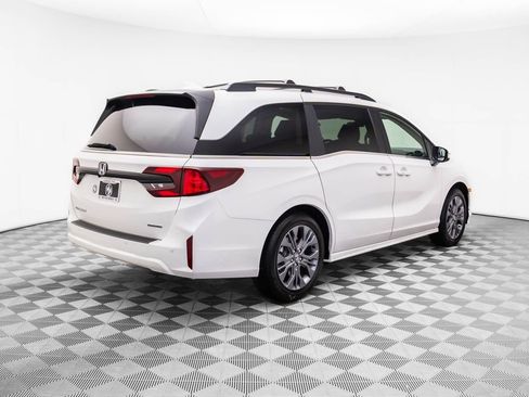 New 2026 Honda Odyssey Touring image 6