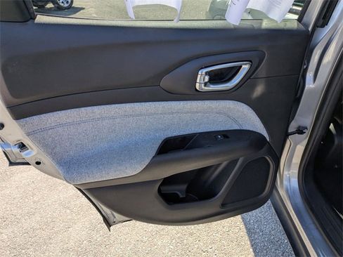 Used 2022 Jeep Compass Latitude image 21