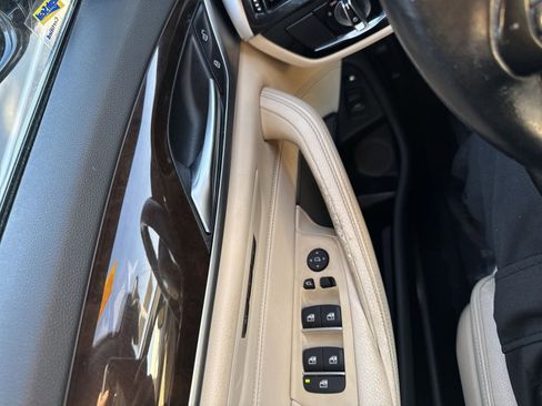 Used 2020 BMW 530e xDrive w/ Premium Package image 9