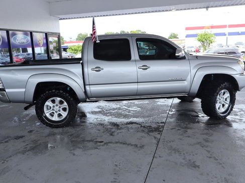 Used 2015 Toyota Tacoma PreRunner w/ TRD Off-Road Package RWD image 4