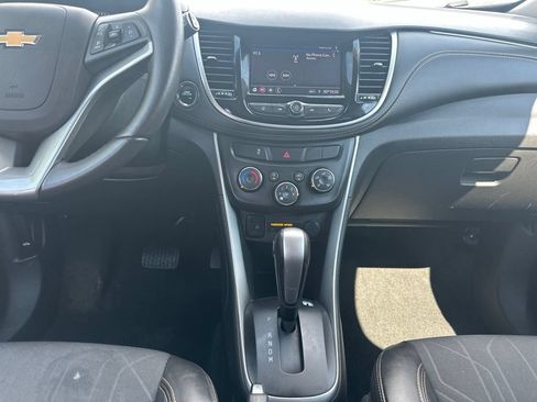 Used 2021 Chevrolet Trax LT w/ LT Convenience Package AWD/4WD image 20