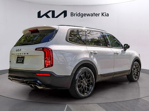 Certified 2022 Kia Telluride SX w/ Nightfall Edition Package AWD/4WD image 6