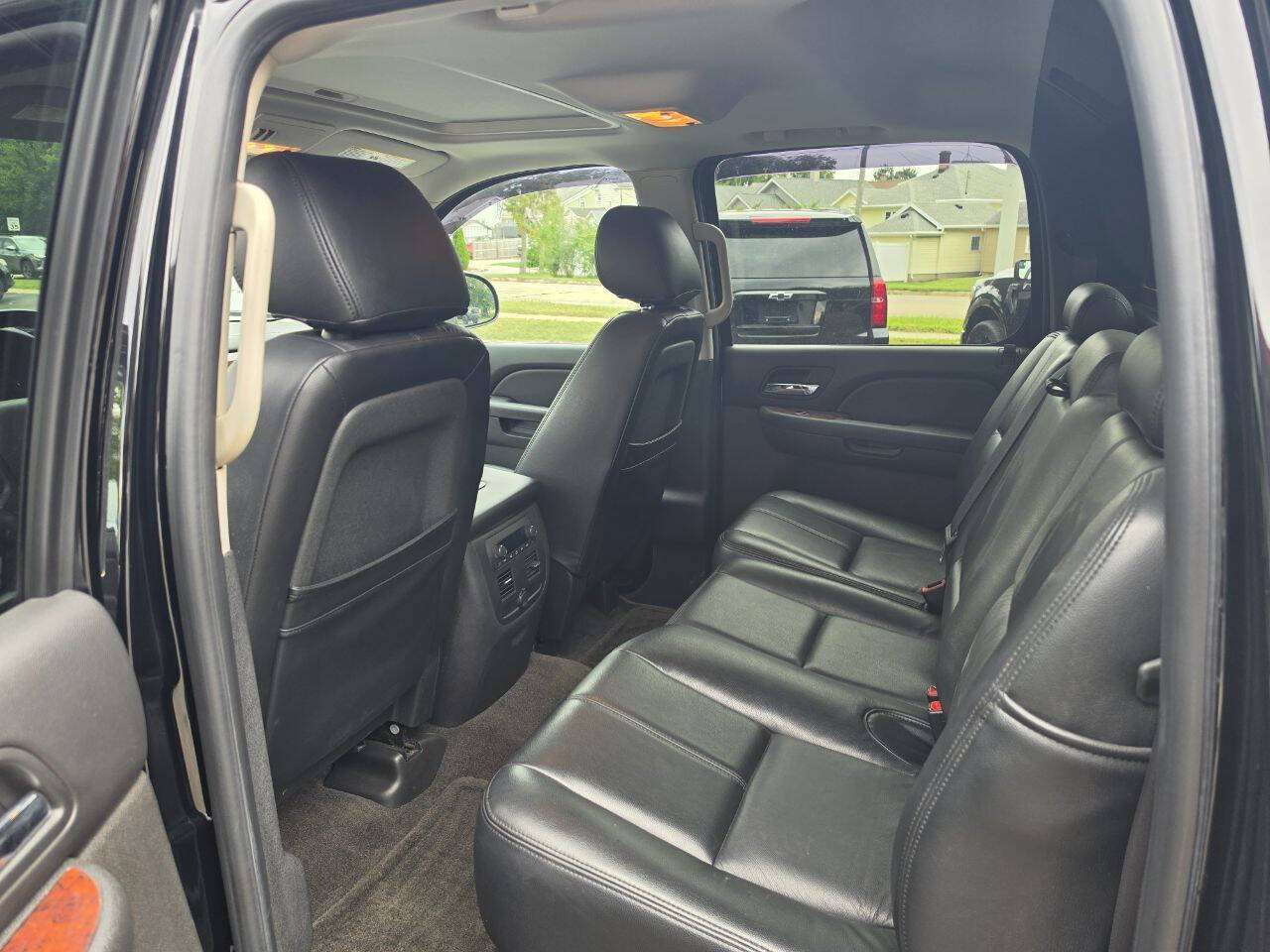 Used 2010 Chevrolet Avalanche LS w/ Interior Plus Package AWD/4WD image 11