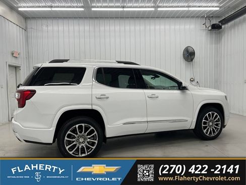 Used 2023 GMC Acadia Denali w/ Denali Technology Package FWD image 2