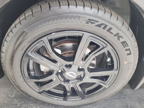 Used 2023 Nissan Kicks SR w/ SR Premium Package FWD image 31