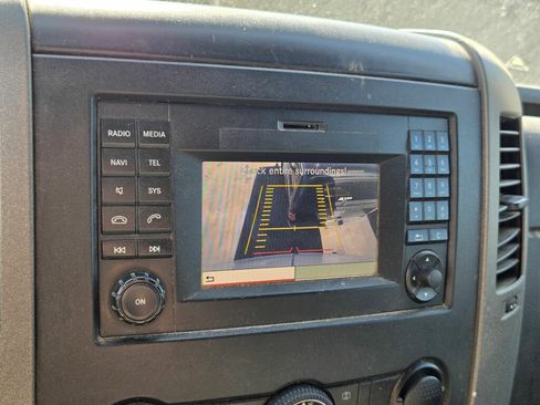 Used 2014 Mercedes-Benz Sprinter 2500 image 20