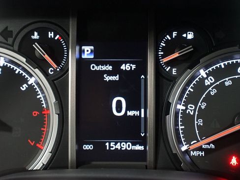 Certified 2024 Toyota 4Runner TRD Off-Road Premium image 17