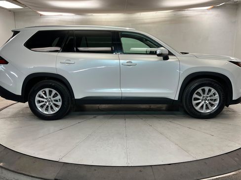 Used 2025 Toyota Grand Highlander AWD image 7