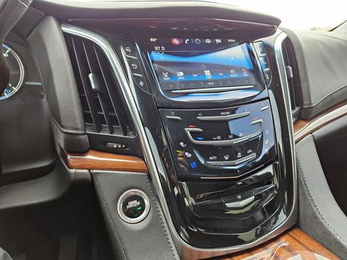 Used 2016 Cadillac Escalade 2WD image 24
