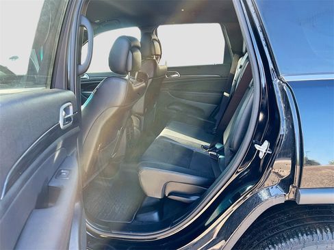 Used 2022 Jeep Grand Cherokee Laredo X image 23