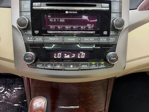 Used 2011 Toyota Avalon Limited FWD image 19