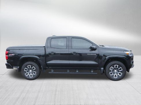 Used 2025 Chevrolet Colorado Z71 w/ Technology Package AWD/4WD image 8