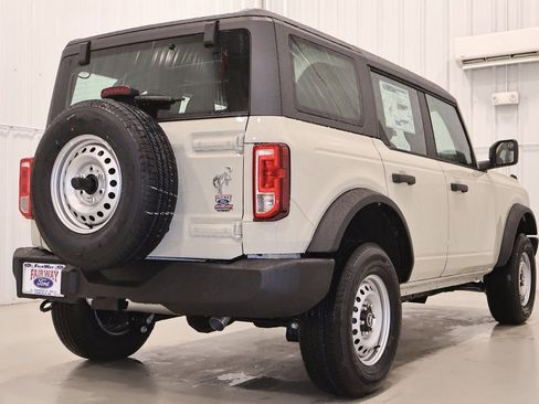 New 2026 Ford Bronco 4-Door image 9