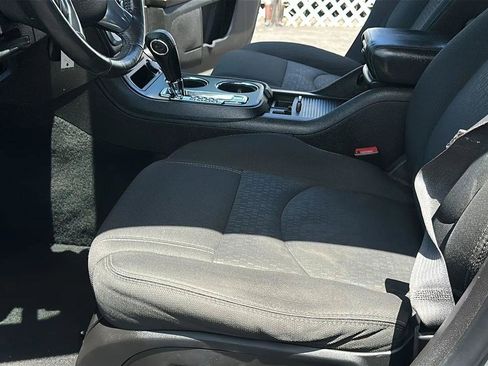 Used 2014 GMC Acadia SLE FWD image 17